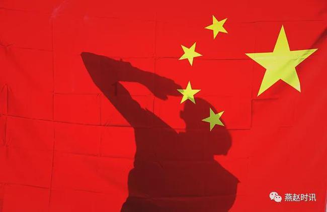 朱丹带孩子探班老公，一家人有多么的温馨？