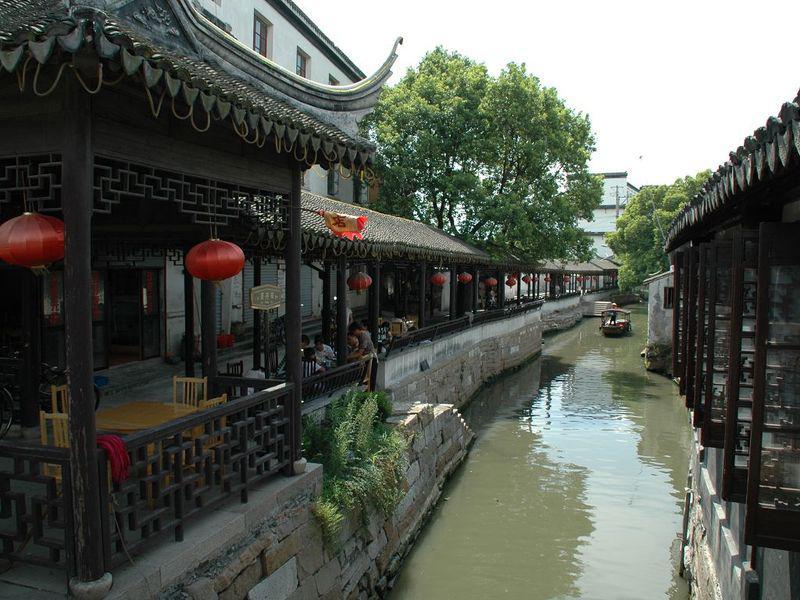 球员失误后,郭士强冲动行为被裁判制止,人情世故在此刻暴露无遗